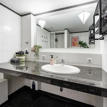 Apartament Urban Loft - 180 Skyline Balkon - 4 Schlafzimmer - Nahe Des Hauptbahnhofs - Parkplatz Moeglich *